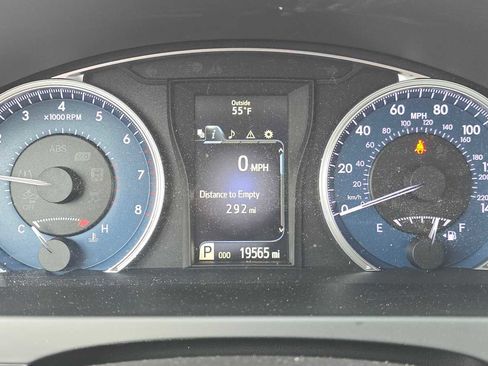 Used 2017 Toyota Camry LE FWD image 29