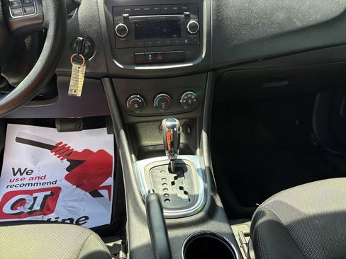 Used 2014 Dodge Avenger SE FWD image 22