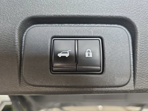 Used 2023 Nissan Rogue SL AWD/4WD image 17