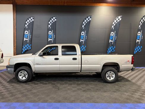Used 2005 Chevrolet Silverado 3500 LS w/ Heavy-Duty Power Package AWD/4WD image 2