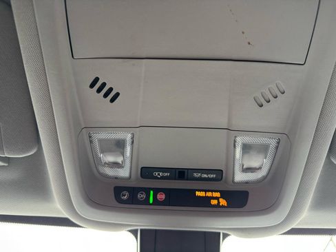 Used 2024 GMC Terrain SLE w/ Driver Convenience Package image 25