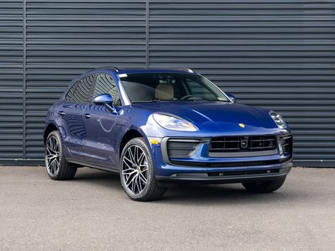 Certified 2026 Porsche Macan AWD/4WD image 10