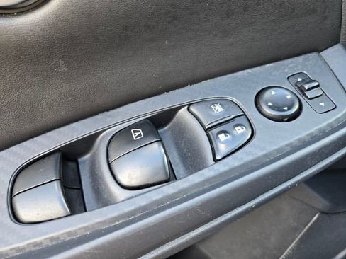 Used 2023 Nissan Sentra SV FWD image 32