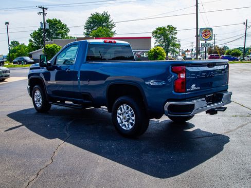 Used 2024 Chevrolet Silverado 2500 LT w/ Convenience Package AWD/4WD image 5
