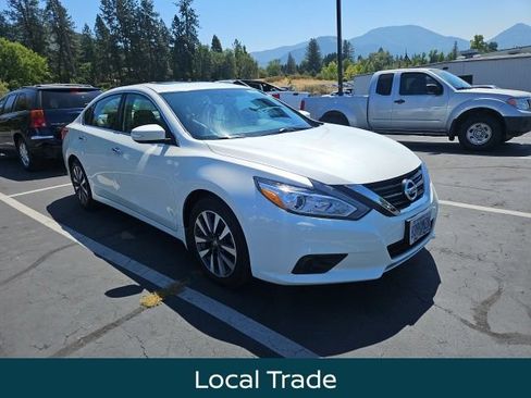 Certified 2017 Nissan Altima 2.5 SV w/ Convenience Package FWD image 2