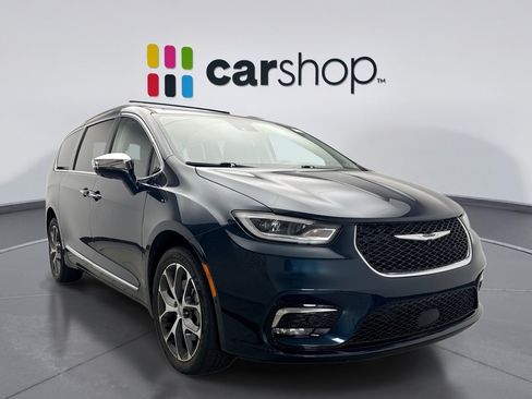 Used 2022 Chrysler Pacifica Limited AWD/4WD image 5