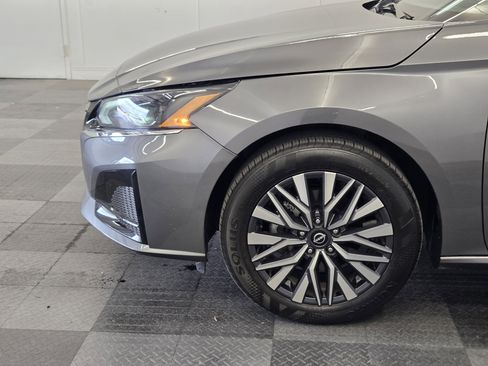 Used 2025 Nissan Altima 2.5 SV image 9