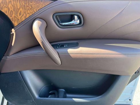 Used 2017 INFINITI QX80 Limited image 23