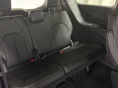 New 2026 Chrysler Pacifica Select FWD image 32