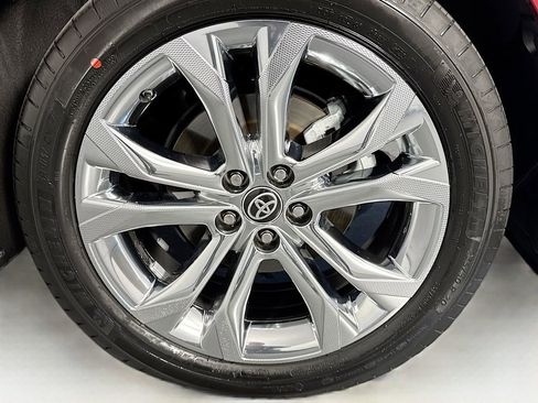 Used 2024 Toyota Sienna Platinum image 36