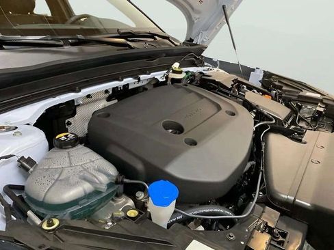 Used 2025 Volvo XC40 B5 Core AWD/4WD image 28