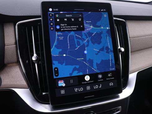 Certified 2025 Volvo XC90 B5 Plus AWD/4WD image 11