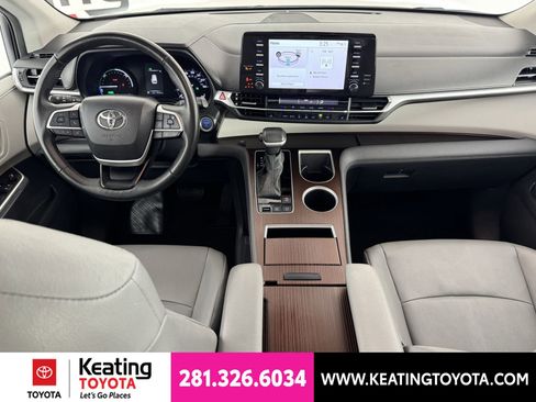 Certified 2024 Toyota Sienna XLE FWD image 25