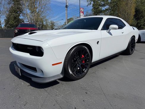 Used 2016 Dodge Challenger SRT Hellcat image 1