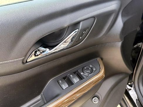 Used 2022 GMC Acadia SLE w/ Driver Convenience Package AWD/4WD image 16