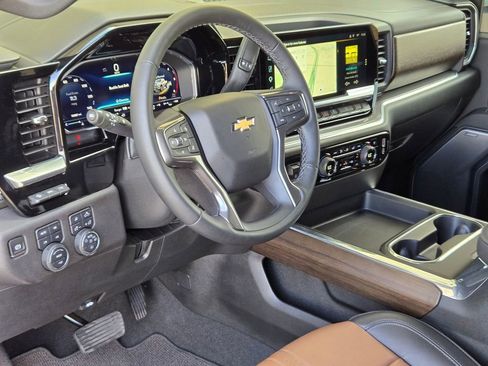 Used 2025 Chevrolet Silverado 2500 High Country w/ High Country Premium Package AWD/4WD image 11