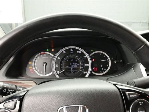 Used 2017 Honda Accord EX-L image 10