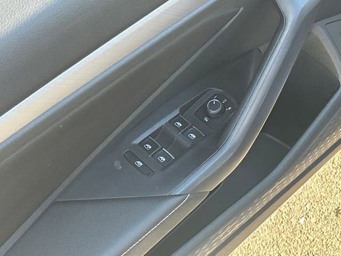 Used 2024 Volkswagen Jetta SE image 12