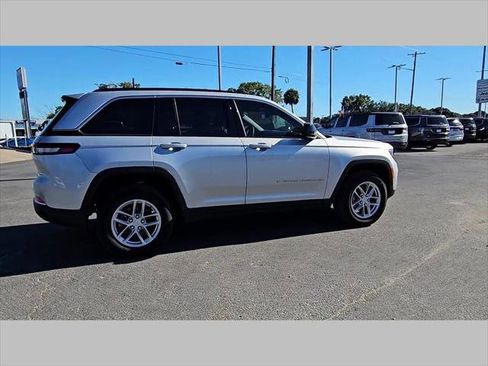 Certified 2025 Jeep Grand Cherokee Laredo X w/ Luxury Tech Group I RWD image 33