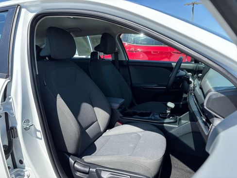 Used 2025 Kia K4 FWD image 35