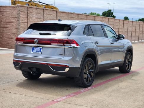 Used 2025 Volkswagen Atlas Cross Sport SE w/ Black Wheel Package AWD/4WD image 5
