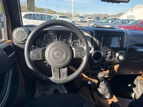 Used 2015 Jeep Wrangler Unlimited Sahara AWD/4WD image 13