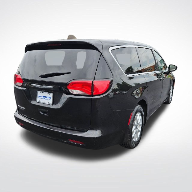 Used 2022 Chrysler Voyager LX FWD image 6