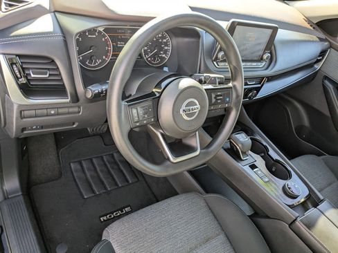 Used 2021 Nissan Rogue SV image 16