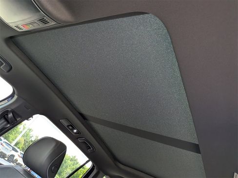 Used 2023 Volkswagen Tiguan SEL R-Line image 18