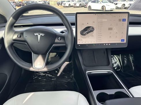 Used 2022 Tesla Model 3 Standard Range image 17