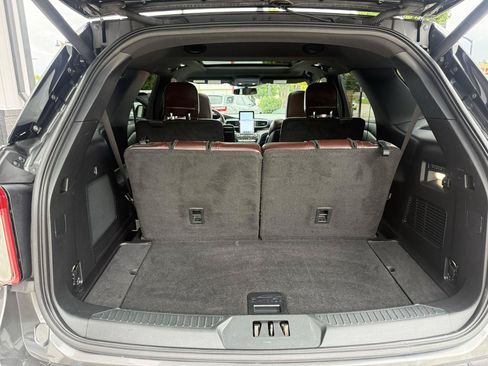 Used 2020 Ford Explorer Platinum w/ Premium Technology Package AWD/4WD image 23