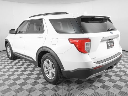 Used 2022 Ford Explorer XLT w/ Equipment Group 202A image 7