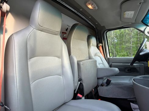 Used 2016 Ford E-350 and Econoline 350 Super Duty RWD image 18