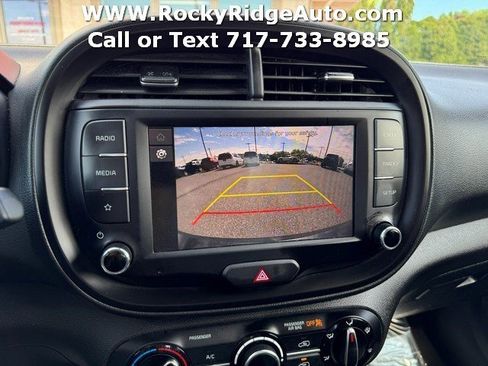 Used 2025 Kia Soul LX w/ LX Technology Package FWD image 24