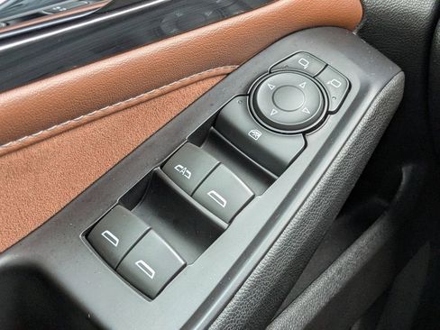 Used 2018 Chevrolet Traverse High Country image 28