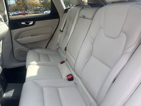 Used 2023 Volvo XC60 T8 Ultimate image 16
