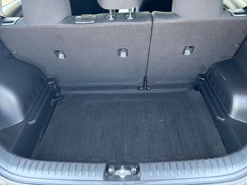 Used 2025 Kia Soul LX w/ LX Technology Package FWD image 25