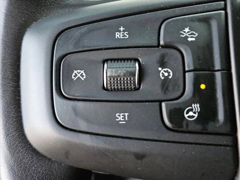 Used 2025 GMC Sierra 2500 AT4X image 11