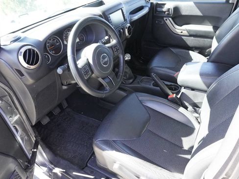 Used 2017 Jeep Wrangler Sahara AWD/4WD image 17