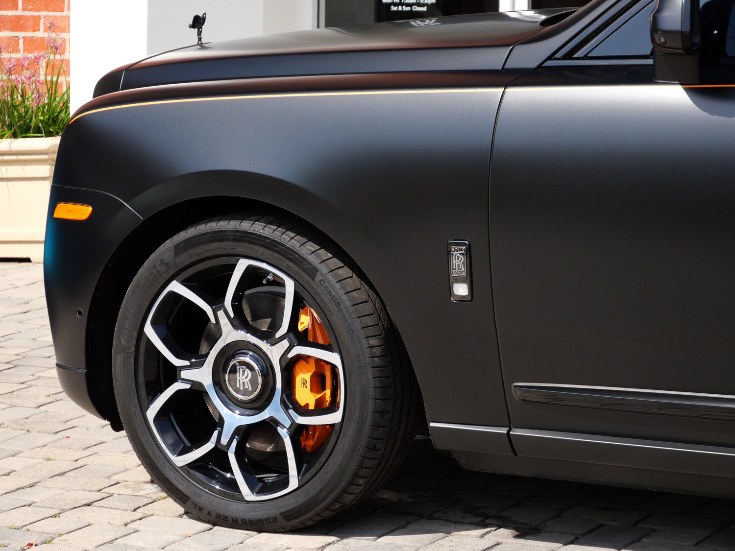 Used 2023 Rolls-Royce Cullinan Black Badge w/ Dark Exterior Package AWD/4WD image 22
