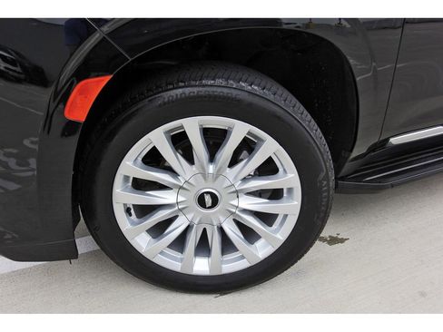 Used 2024 Cadillac Escalade Luxury RWD image 33