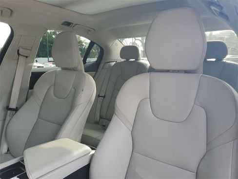 Used 2020 Volvo S60 T6 Inscription image 5