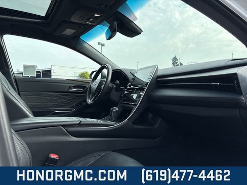 Used 2022 Toyota Avalon Limited image 21