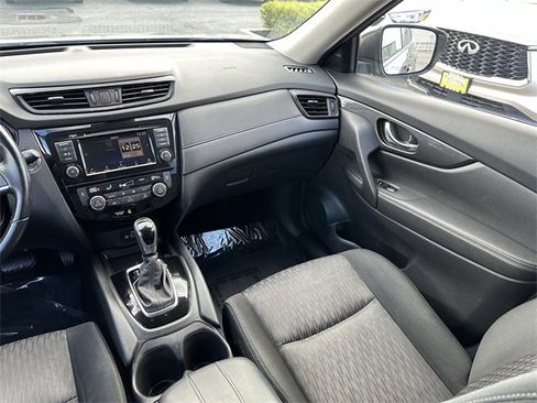 Used 2020 Nissan Rogue SV image 17