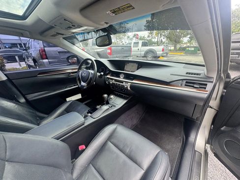 Used 2015 Lexus ES 350 w/ Luxury Pkg & Navigation w/ Luxury Package FWD image 14