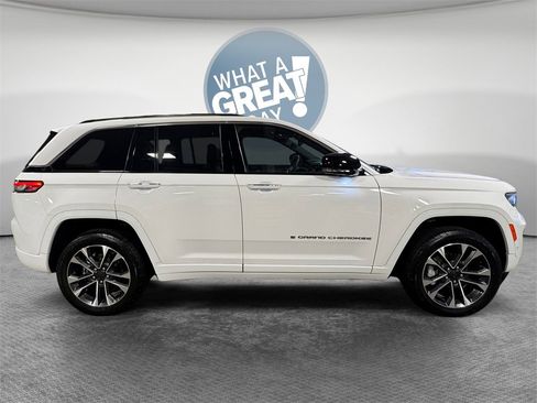 Used 2023 Jeep Grand Cherokee Overland image 2