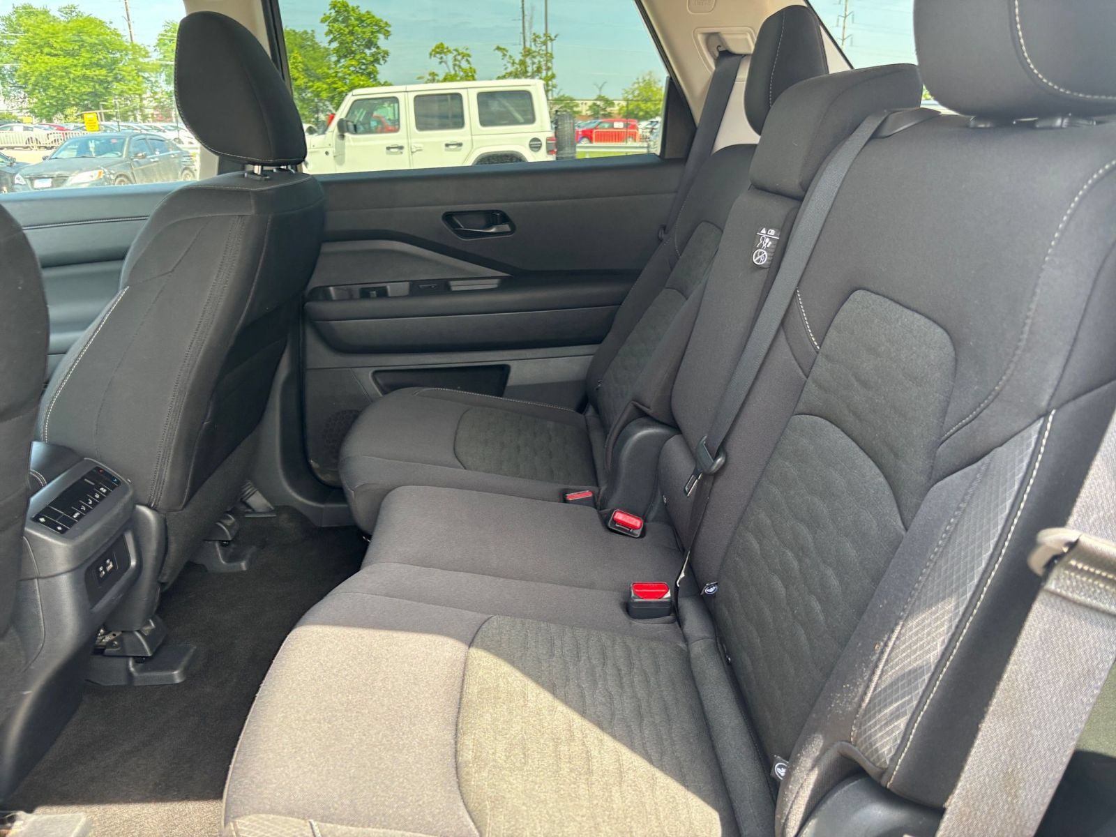 Used 2025 Nissan Pathfinder SV AWD/4WD image 25