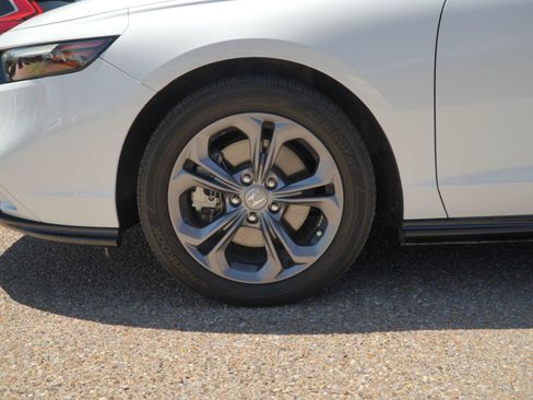 Used 2024 Honda Accord EX-L image 10