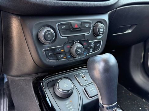 Used 2019 Jeep Compass Limited AWD/4WD image 20