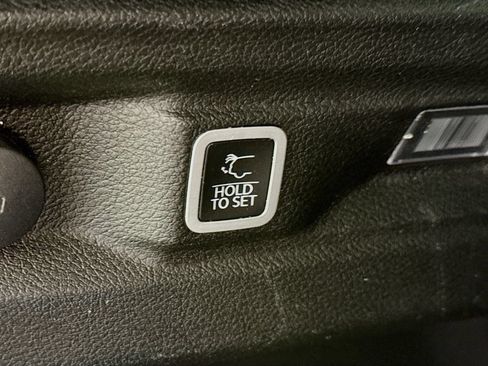 Used 2023 Jeep Grand Cherokee L Limited AWD/4WD image 32